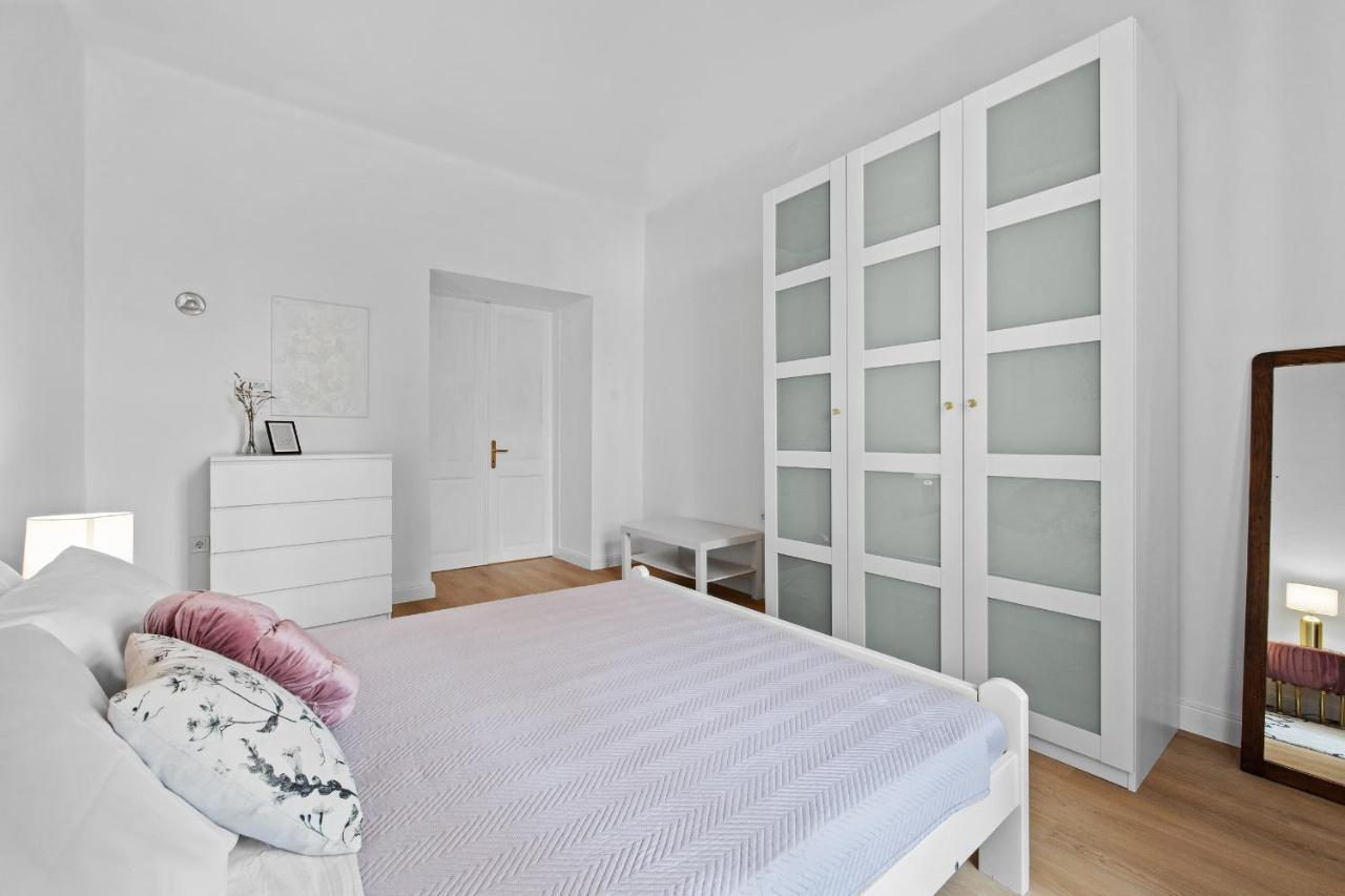 White Imperial Apartment Póla Kültér fotó