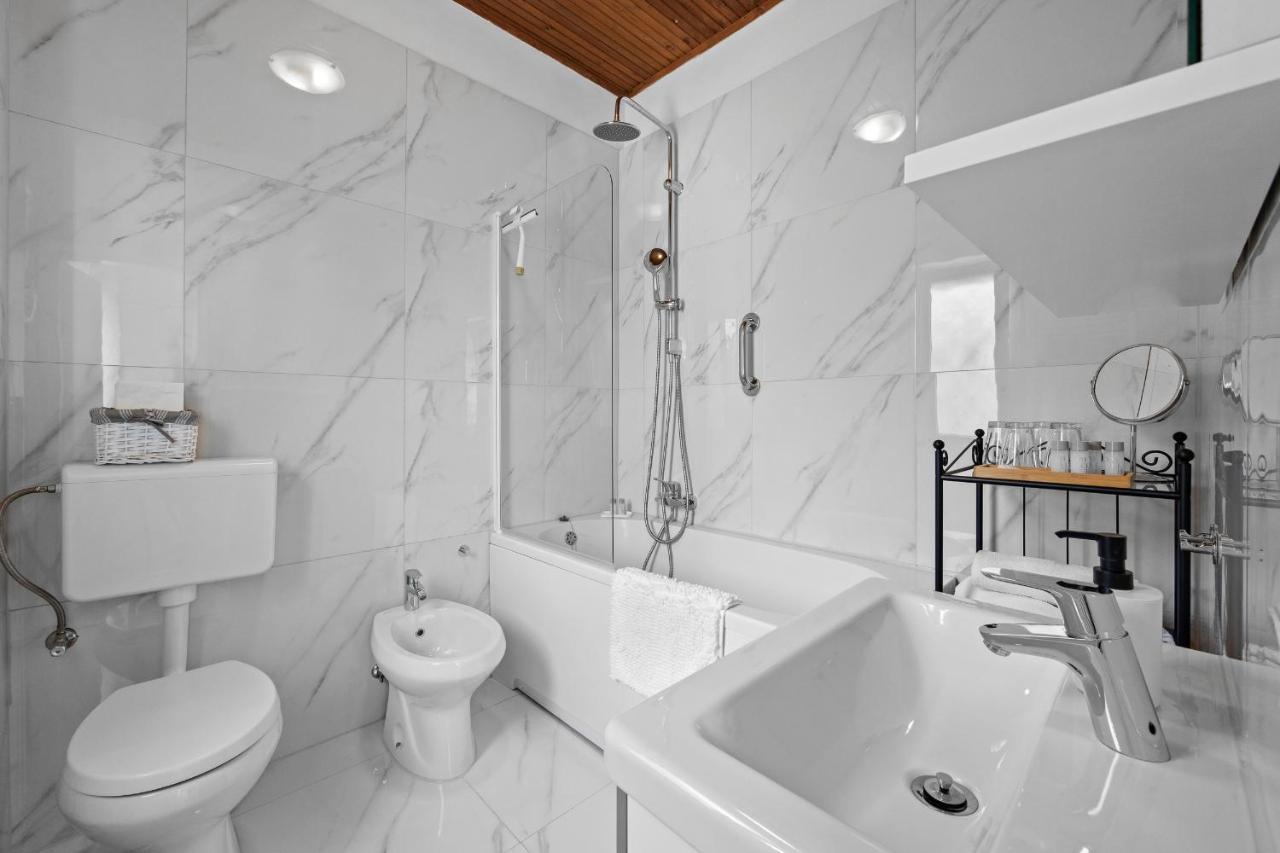 White Imperial Apartment Póla Kültér fotó